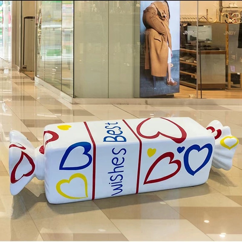 Quali misure di manutenzione sono necessarie per le sculture in fibra di vetro durante il display a lungo termine?
